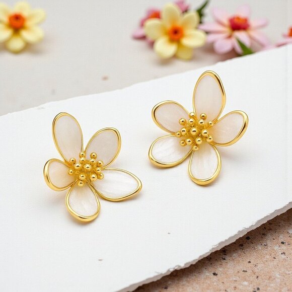 🆕️Chic Blossom Bling: 14K Gold Plated Camelia Cute Dainty Stud Earrings 🌸✨ - Picture 7 of 12